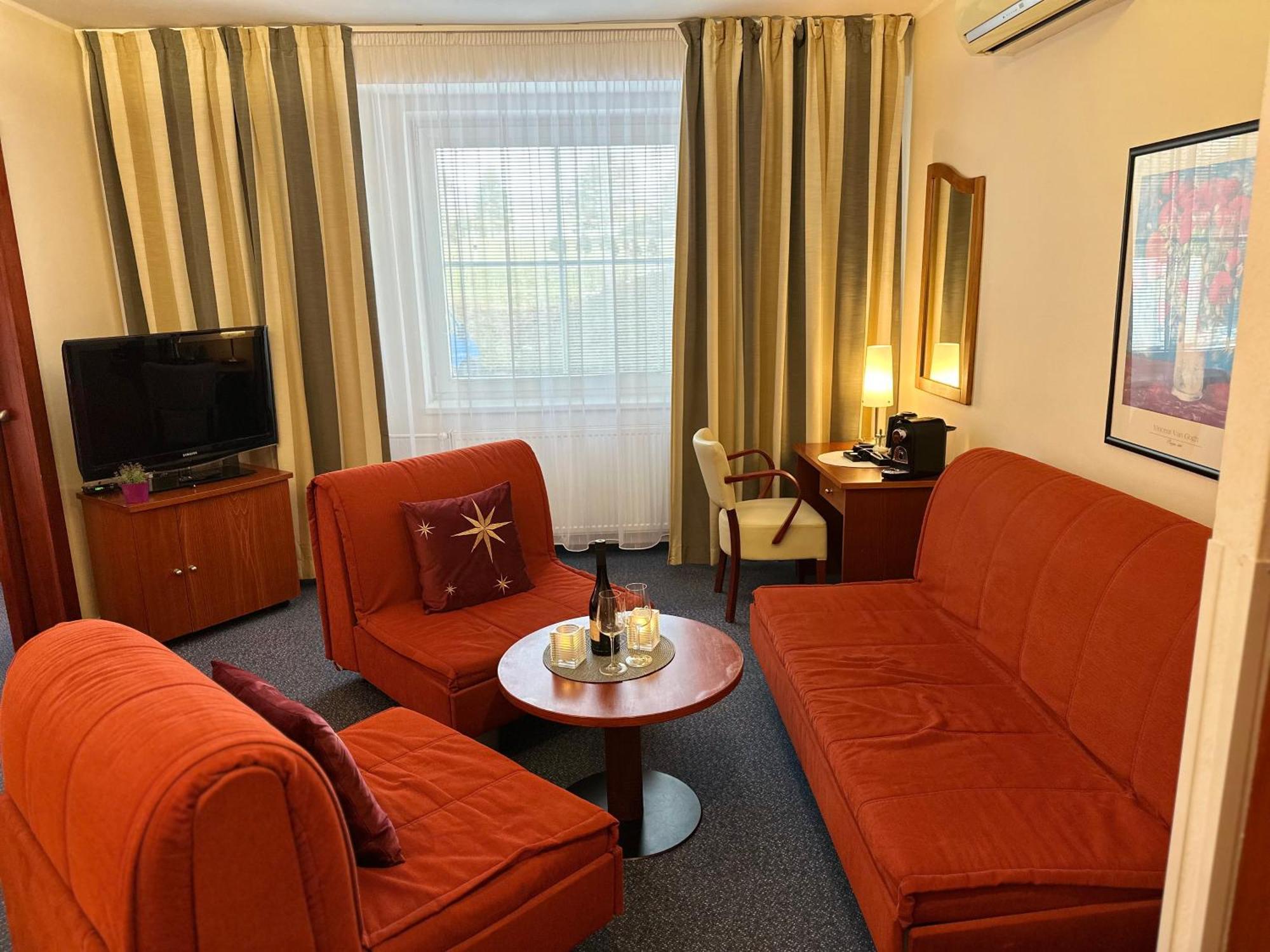 אוהרסקה הראדיסטה Wellness Hotel Stare Mesto מראה חיצוני תמונה