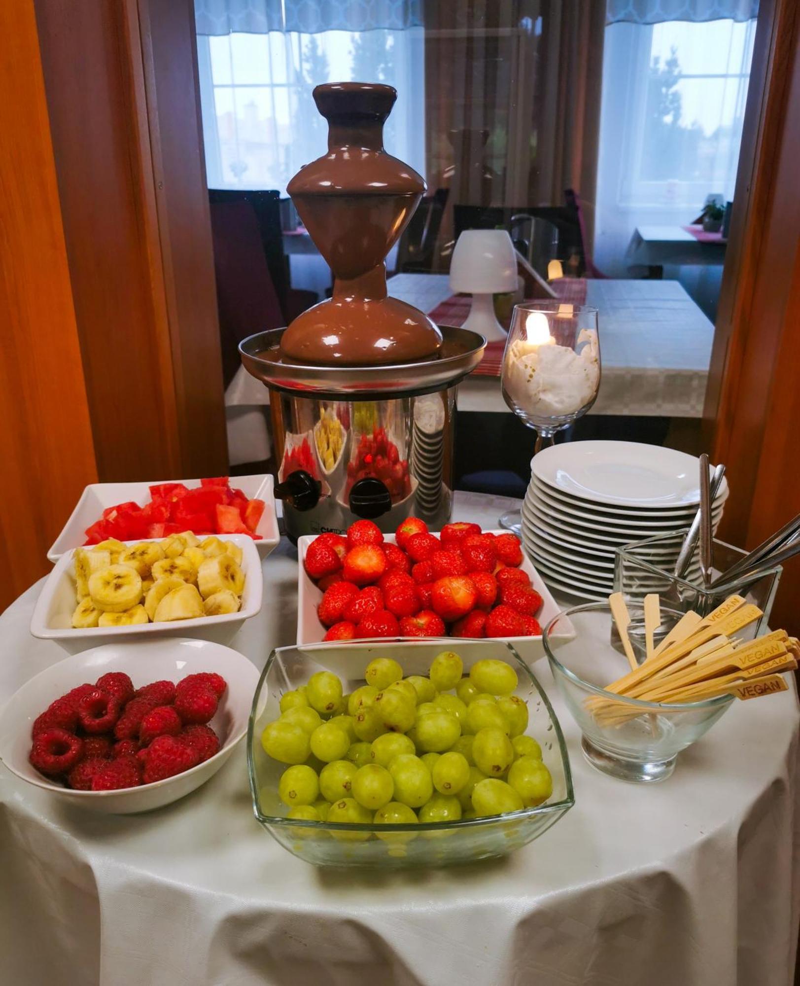 אוהרסקה הראדיסטה Wellness Hotel Stare Mesto מראה חיצוני תמונה