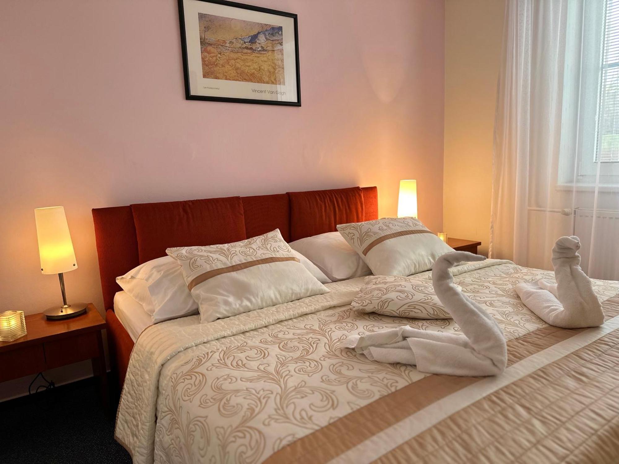 אוהרסקה הראדיסטה Wellness Hotel Stare Mesto מראה חיצוני תמונה