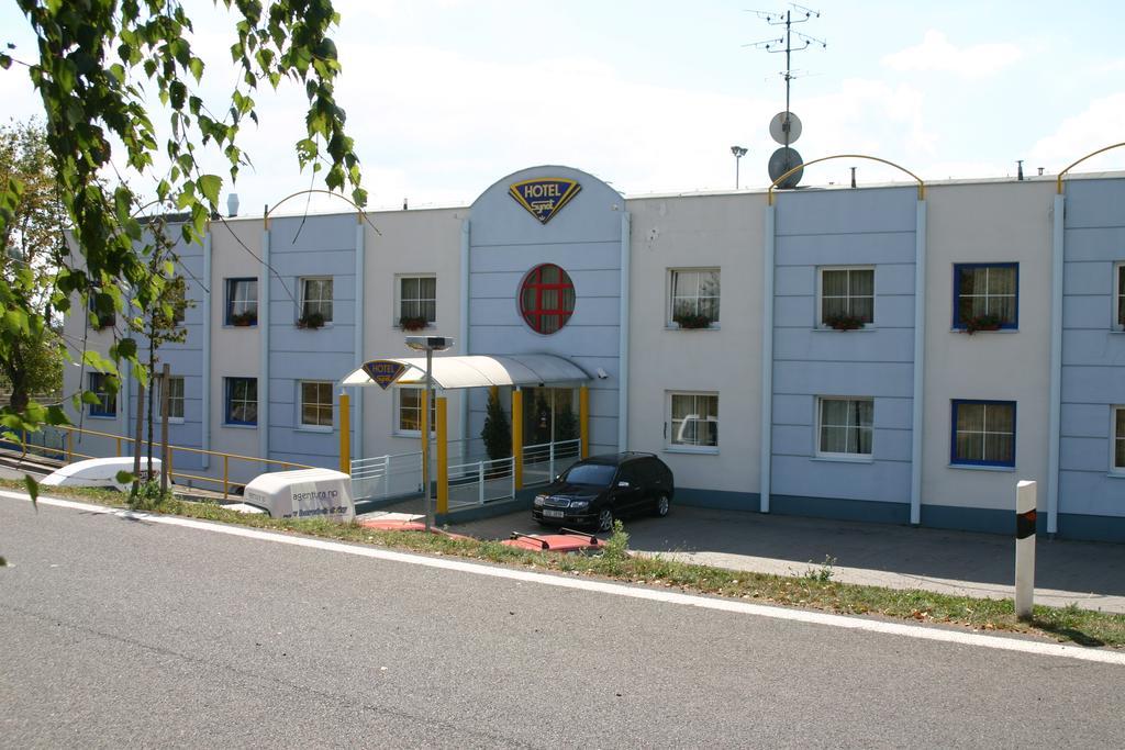 אוהרסקה הראדיסטה Wellness Hotel Stare Mesto מראה חיצוני תמונה